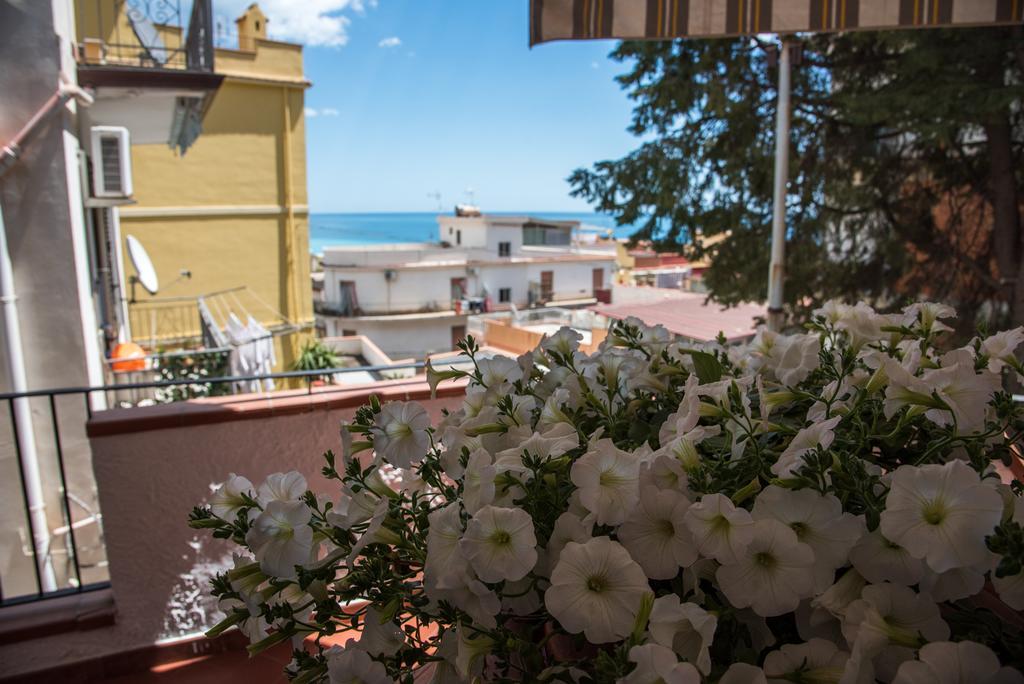 La Maison Doree Giardini-Naxos Szoba fotó